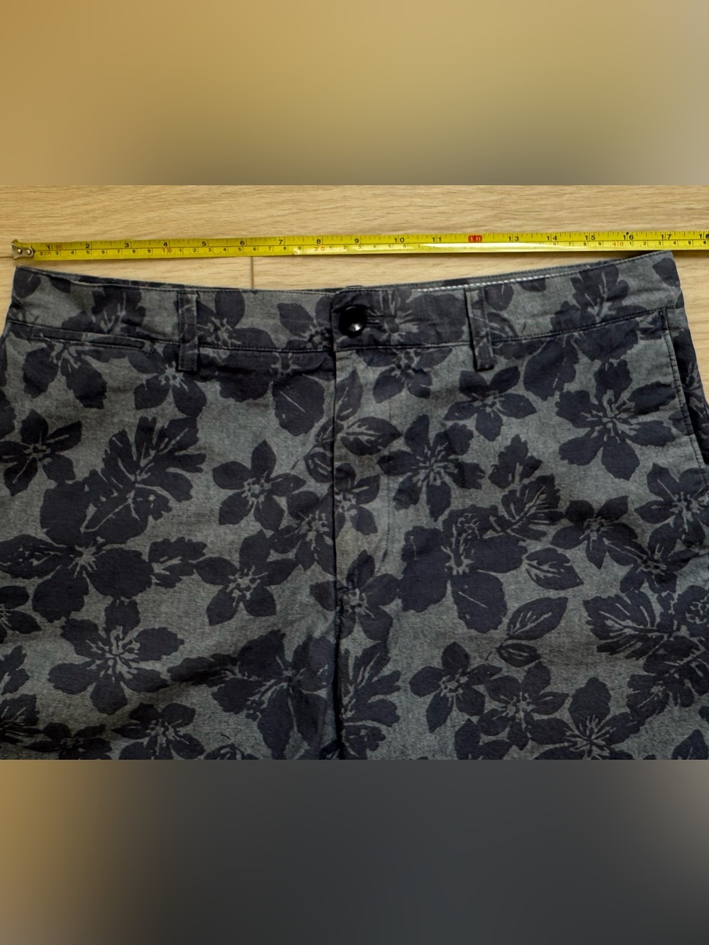 Banana Republic men’s size 34 gray navy tropical flower print chino style shorts - Picture 6 of 9